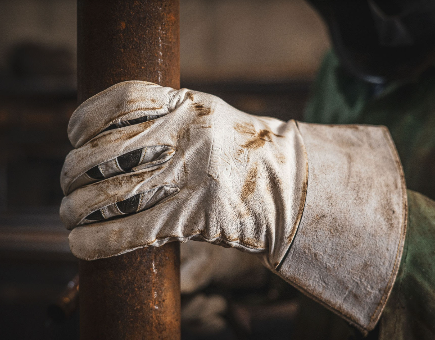 Dirty work gloves 2025